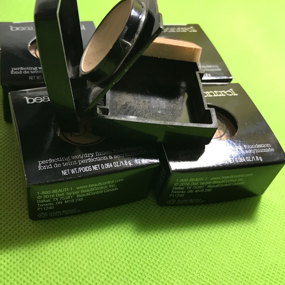 Beauticontrol “For 2 Mini Compacts” Wet/Dry P-3 Foundation